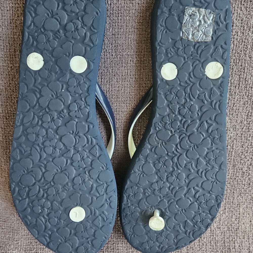 Roxy Flip-flops - Picture 2 of 5